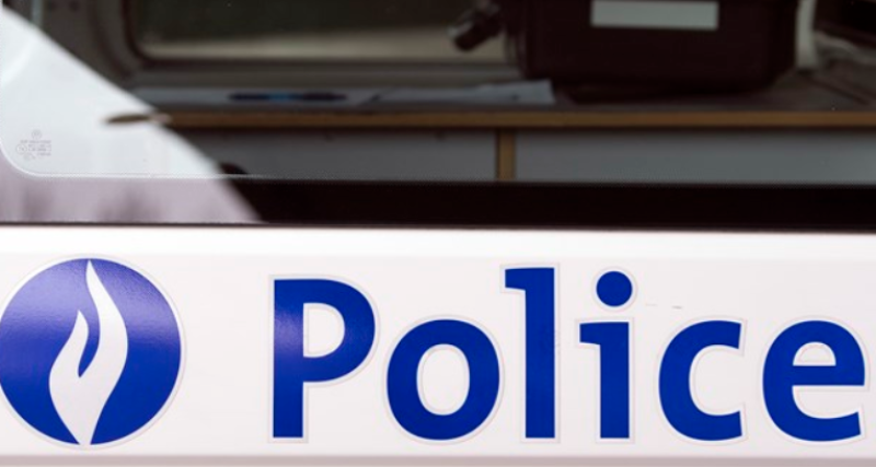 Politie verwijdert vader uit zwembad na conflict met redders