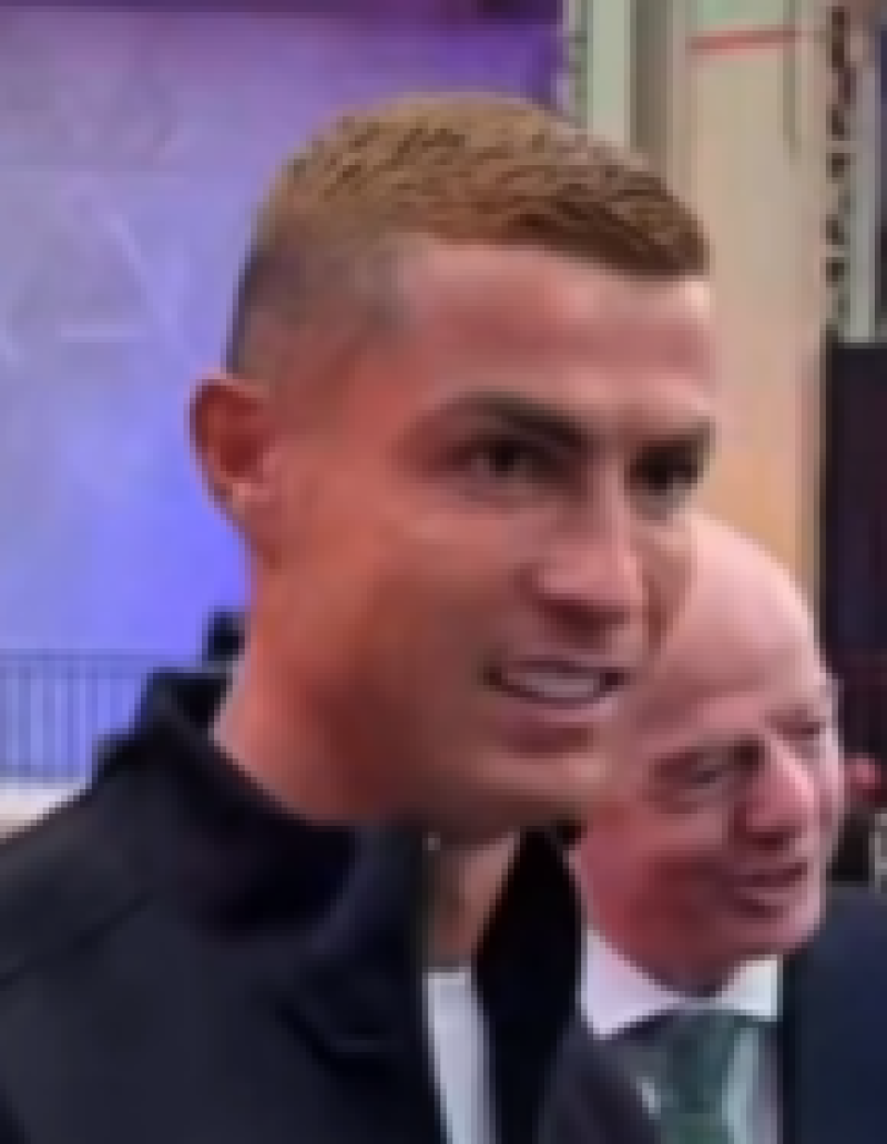 🎥 Ronaldo lijkt duidelijke boodschap te hebben voor Infantino: opvallende lichaamstaal gaat viraal