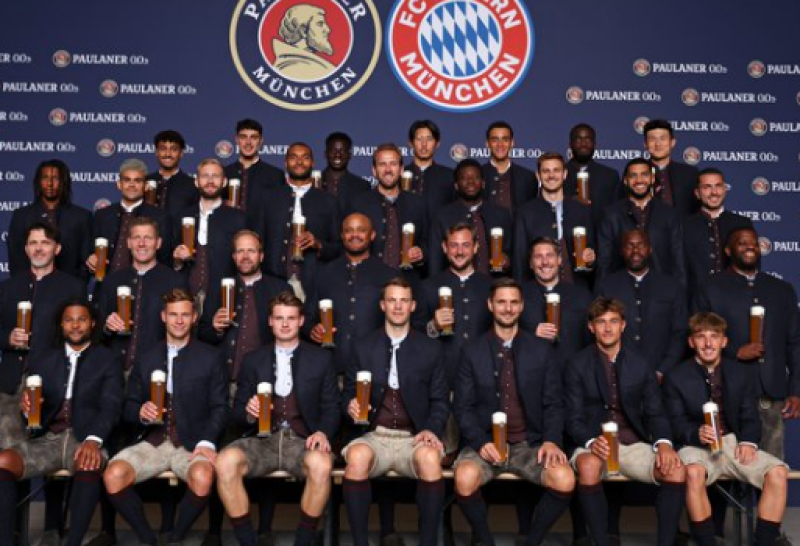 📸 Kompany en Bayern München maken zich klaar voor nieuw voetbalseizoen: “Prost!”
