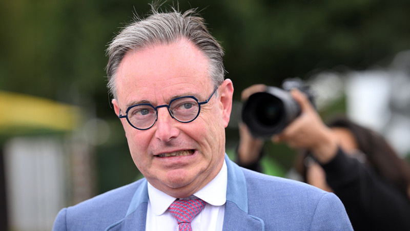 🎥 De Wever met de digitale billen bloot om de Walen te overtuigen van zijn miljardenbesparingen
