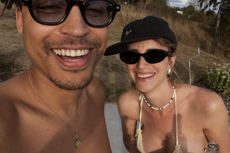 Lize Feryn trekt met kleine Zaza naar de Ardennen en geniet in bikini