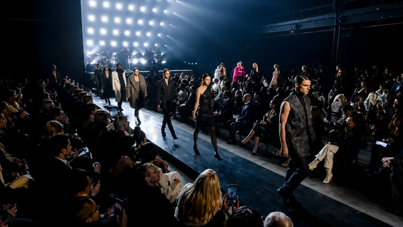 🎥  Wat vandaag in New York over de catwalk loopt, hangt volgend jaar misschien in jouw kast