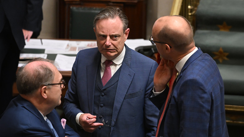 Tien miljard zoeken, en iedereen beschermt zijn eigen heilig huisje