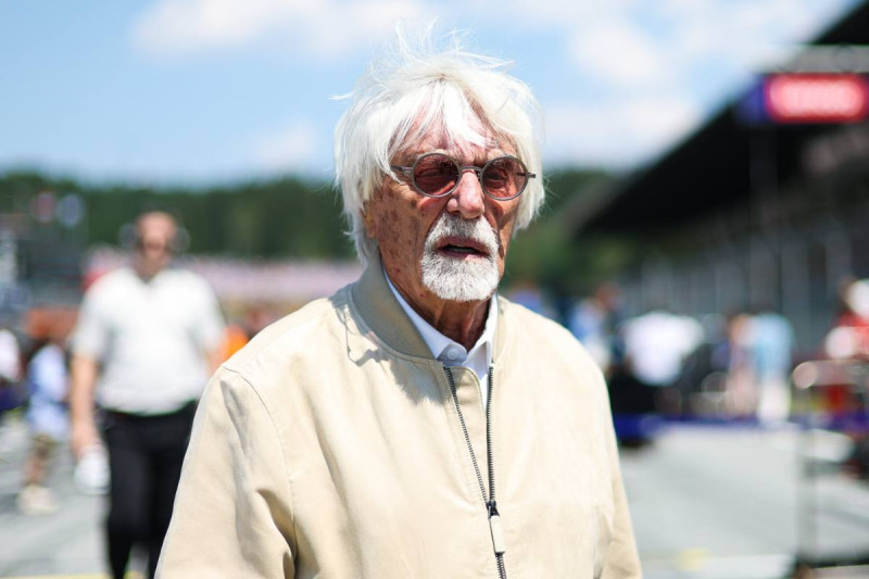 Bernie Ecclestone zet Portugese luchthaven op stelten met geweer: "Ik ging gewoon kleiduifschieten"