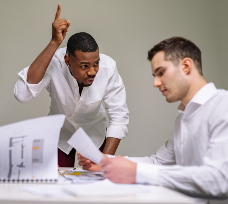 Een moeilijk gesprek op het werk? Met deze populaire truc maak je het vaak alleen maar erger