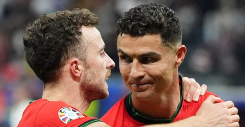 🎥 Ronaldo woest na wansmakelijke Jota-provocatie: “Nooit meer een stadion in”