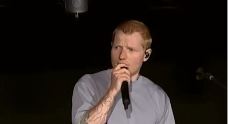 Ed Sheeran doorbreekt stilzwijgen na rel rond Macklemore: “Ik maak fouten en het spijt me”