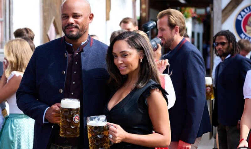🎥 Kompany trekt zijn lederhose aan, ploegmaat verschijnt met muts van 3.500 euro op Oktoberfest