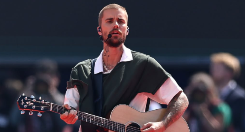 🎥 Justin Bieber zet Amerikaans park op stelten: wereldster duikt plots op voor spontaan miniconcert