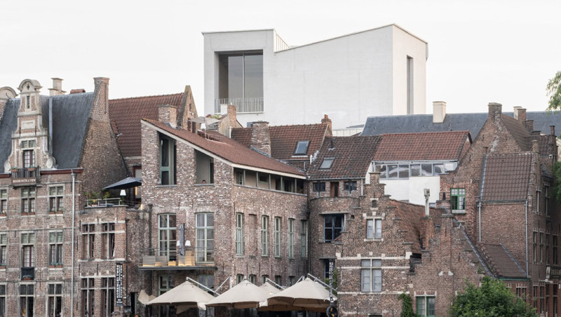 🎥 Dertig jaar wachten en 21 miljoen euro later: Design Museum Gent heropent met een gevel van bouwafval