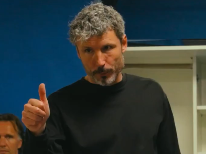 🎥 Van Bommel deelt complimenten uit na zege tegen Italië, maar één Rode Duivel krijgt extra lof