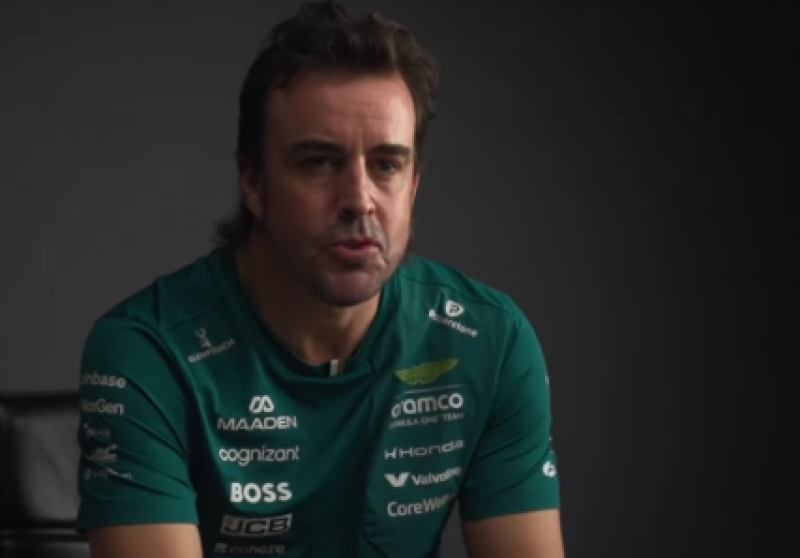 🎥 Hij blijft maar door racen: Fernando Alonso (45) verlengt contract en jaagt verder op F1-record