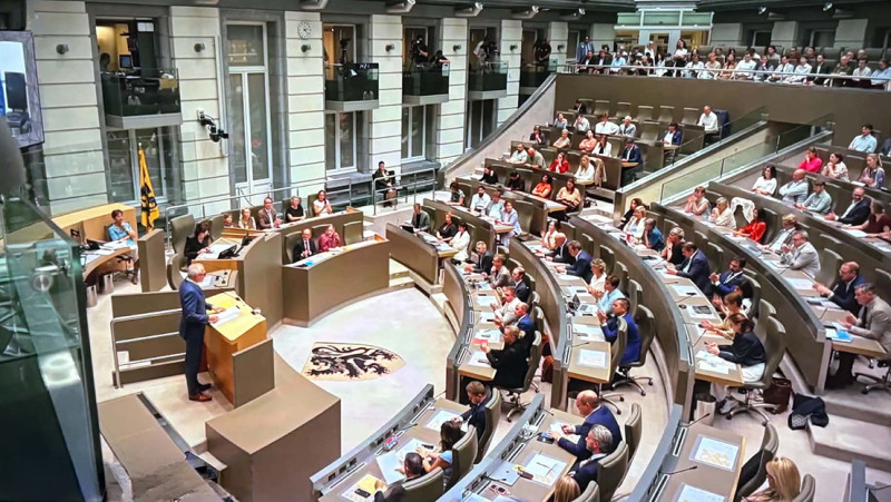 Begroting in evenwicht, regering compleet uit balans