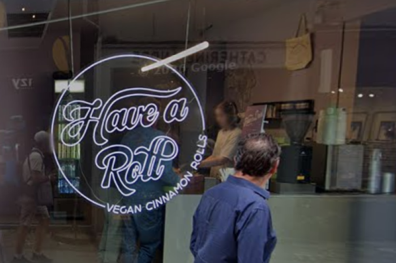 Lange rij voor Have a Roll Leuven: kaneelbroodjes verkopen als… zoete broodjes