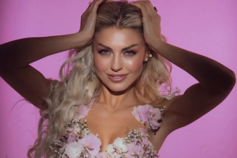 🎥 Kroontje af, handschoenen aan: Miss Duitsland maakt opvallende switch naar het boksen