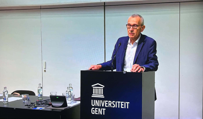 Frank Vandenbroucke ontdekt de bovenkant van de samenleving