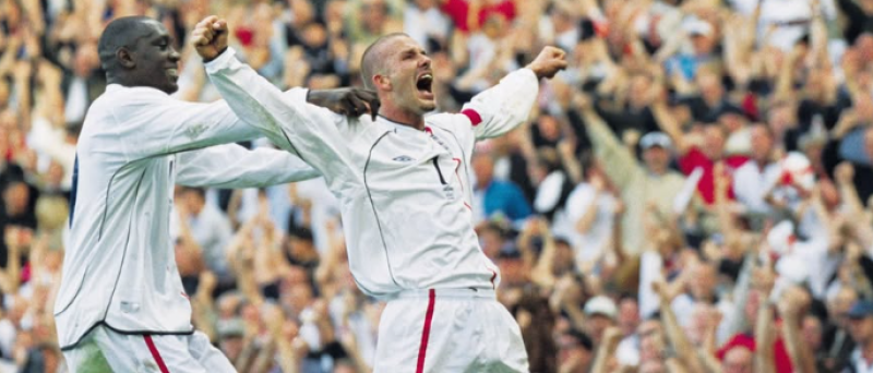 🎥 25 jaar na legendarische vrije trap: Adidas brengt iconische Beckham-schoenen opnieuw uit