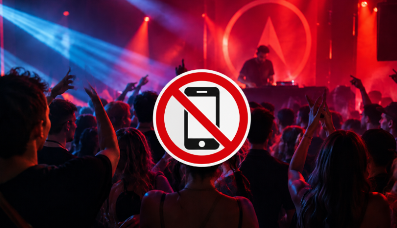 Geen filmpjes en niet scrollen: Gentse Kompass Klub verklaart oorlog aan smartphones op de dansvloer