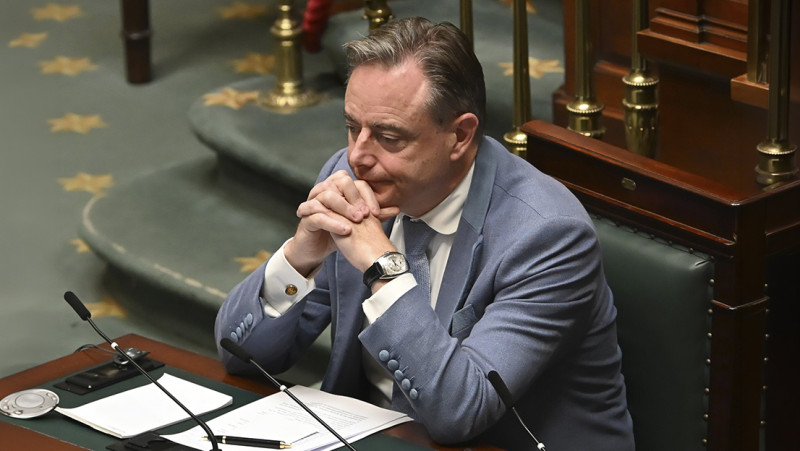 De Wever haalt de experten erbij. Zelfs die krijgen Arizona niet op één lijn