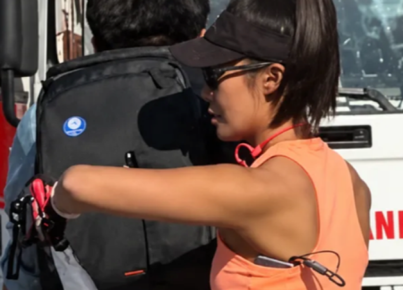 📸 Zo kunnen we het ook: Chinese influencer betrapt op wel héél opmerkelijke 'shortcut' tijdens marathon van Berlijn