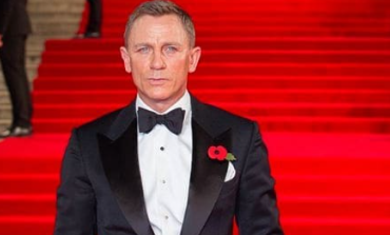 🎥 Daniel Craig koopt pub, maar krijgt er een spook gratis bij