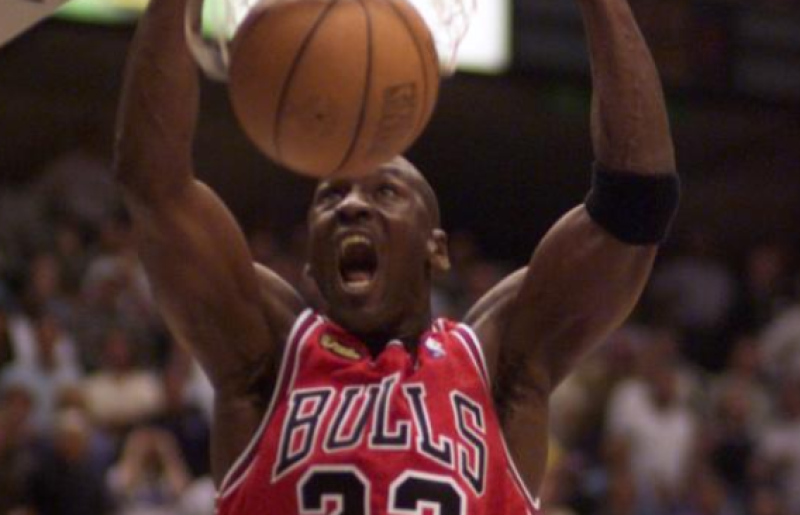📸 Michael Jordan verkoopt legendarisch truitje voor een fortuin, maar één sporticoon doet nog beter