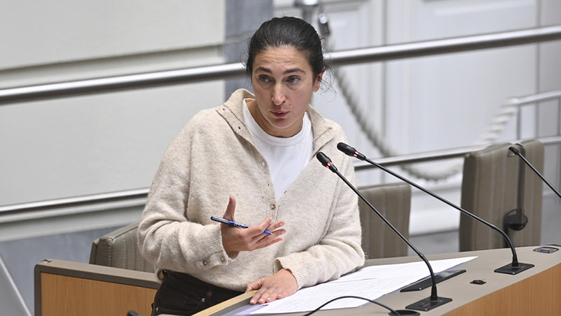 Demir wil dat ouders van anderstalige leerlingen Nederlands leren. Tijd dat iemand het (nog eens) hardop zegt?