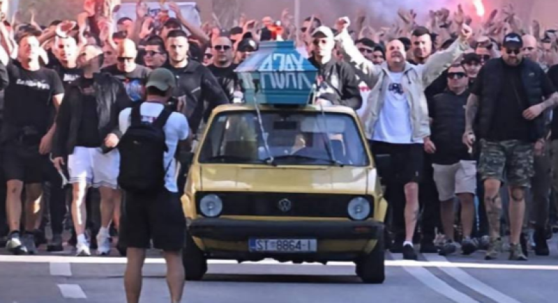 🎥 Ongezien en vooral wansmakelijk: Kroatische hooligans gaan héél ver met Ajax-doodskist en 'Auschwitz'-kreten