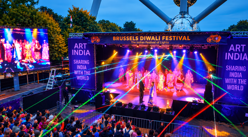 🎥 Bollywood, curry en vuurwerk: Diwali neemt het Atomium over