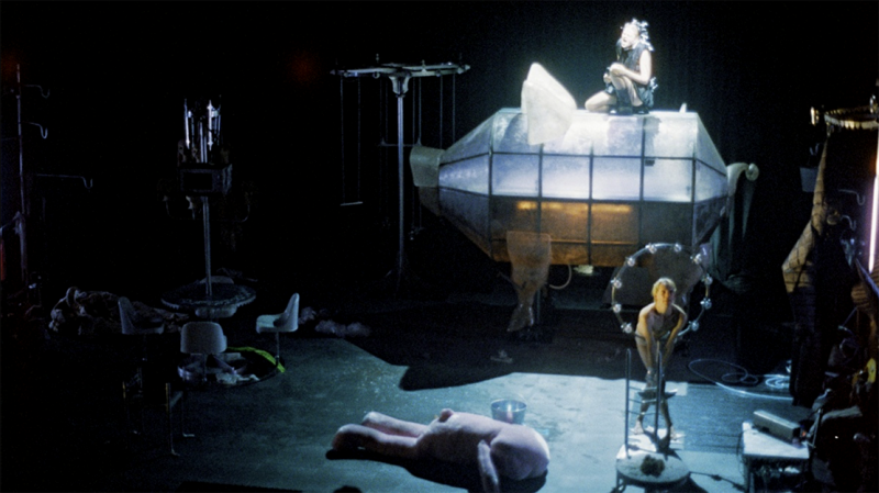 Het paradijs stinkt naar rot: Schweinerei maakt van poppentheater een nachtmerrie