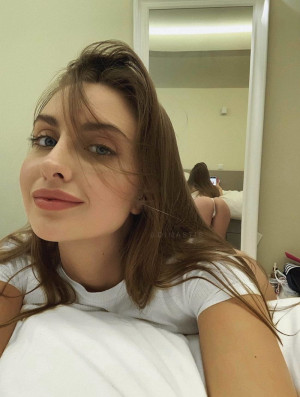 image 3 in achter selfie gallery