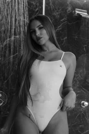 image EB6C1954-D437-4430-9400-EE24AC383741 in Anke TikTok gallery