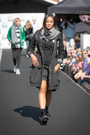 image 5.-Laura-Beyne in Bobo Tremelo 1 gallery