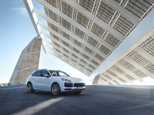 image 3 in Cayenne E-Hybrid gallery
