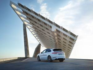image 6 in Cayenne E-Hybrid gallery