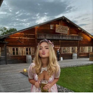 image 14 in decolletedag gallery