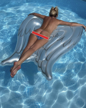 image 3 in elise van vlaanderen zonder bikini gallery