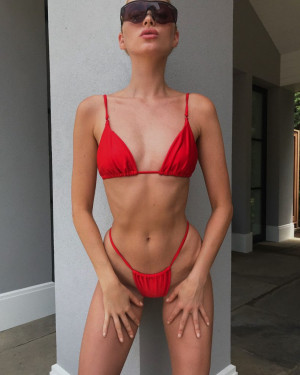 image 5 in Elsa Hosk Vak gallery