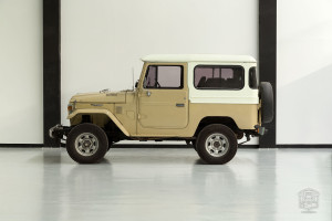 image 4 in FJ40 gallery