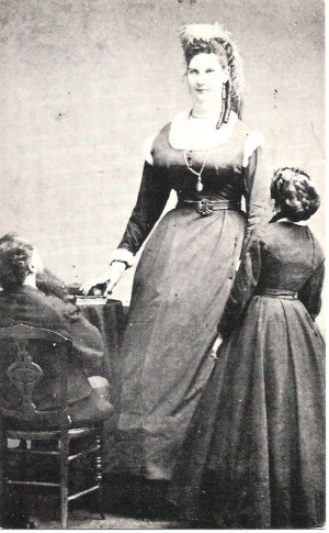 image 9.-Hannah-Bates in freaks gallery