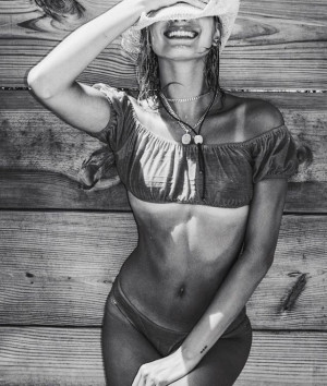 image 13 in Hailey Baldwin gallery