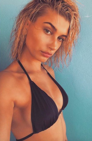 image 7 in Hailey Baldwin gallery