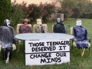 image 14 in halloween gekte gallery