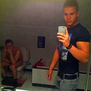 image 6 in Heel zotte selfies gallery