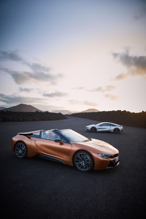 image 13 in i8 gallery