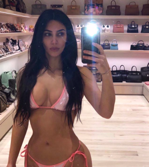 image 16 in Kardashian selfie gallery