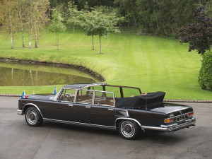 image 6.-Mercedes-600-Pullman-Landaulet-familiestuk in koningsauto's gallery