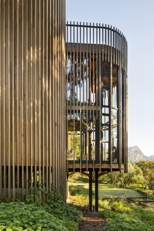 image 5 in LuxeHut gallery