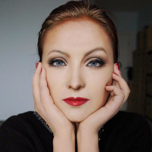 image 4.-Greta-Garbo in make-up gallery