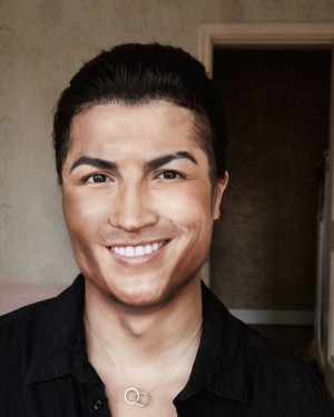 image 8.-Christiano-Ronaldo in make-up gallery